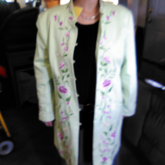 Victor Costa trench coat - Picture 2 of 15